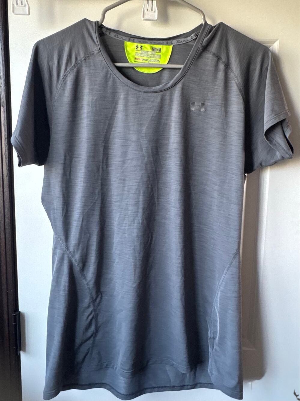 Under Armour HeatGear Athletic Workout T-Shirt Gray Medium Semi-Fitted